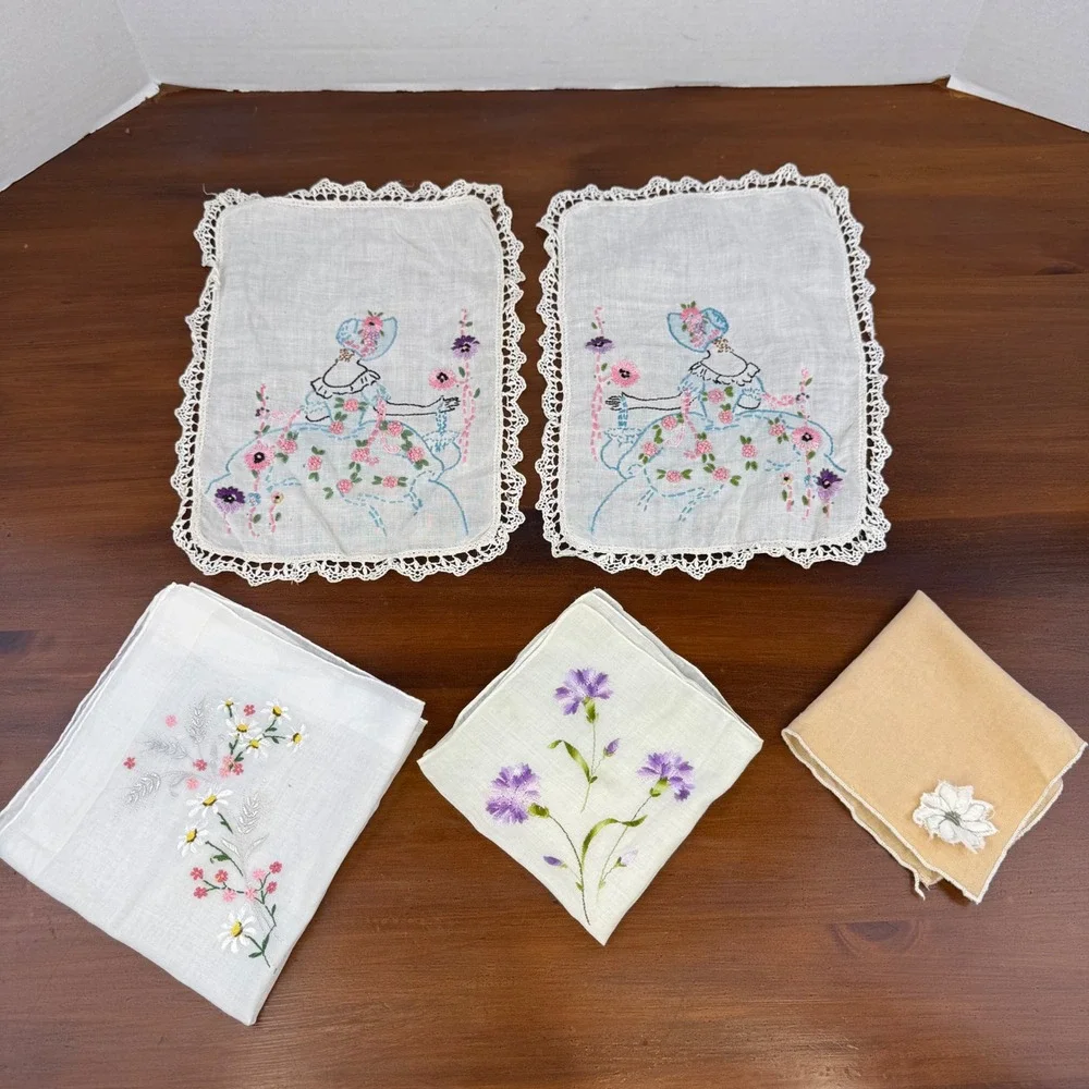 Vintage Hand Embroidered Linen Set‎ Southern Belle Doilies Floral Handkerchiefs